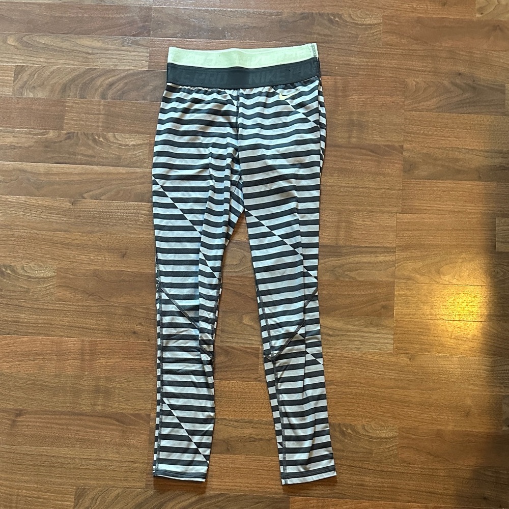 Nike Pro Women's Leggings - Black and Gray Stripes